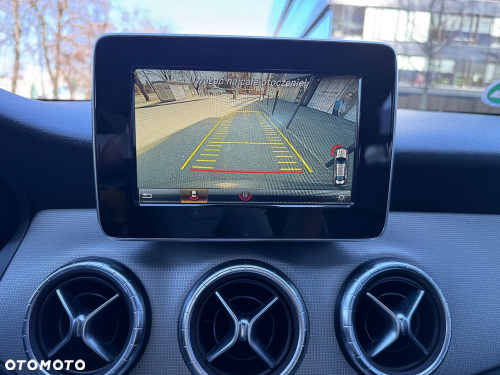 Mercedes-Benz CLA 180 7G-DCT UrbanStyle Edition - 13