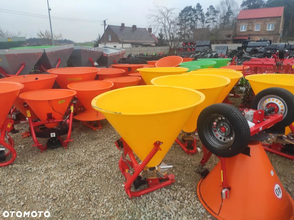 Rozsiewacz nawozu do nawozów Strumyk Tytan 400L 600L 800L 1000L 1200L - 2