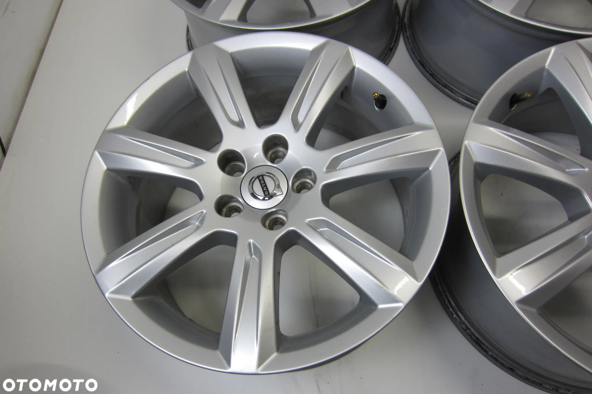 FELGI ALUMINIOWE 17 VOLVO V40 V70 XC60 C30 CX30  XC70 S80 S60 V60 V90 S90 ORYGINAŁ - 5