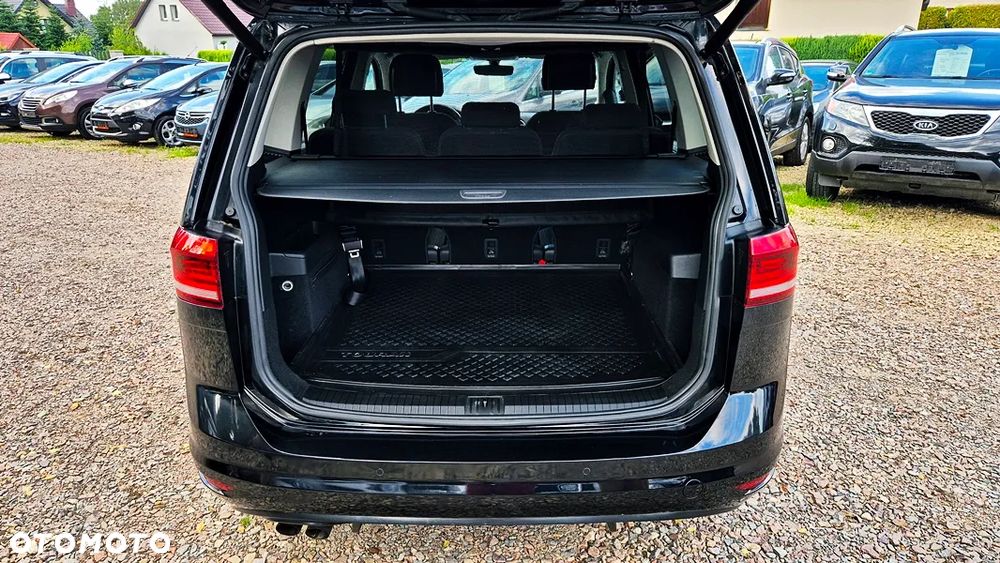 Volkswagen Touran - 31