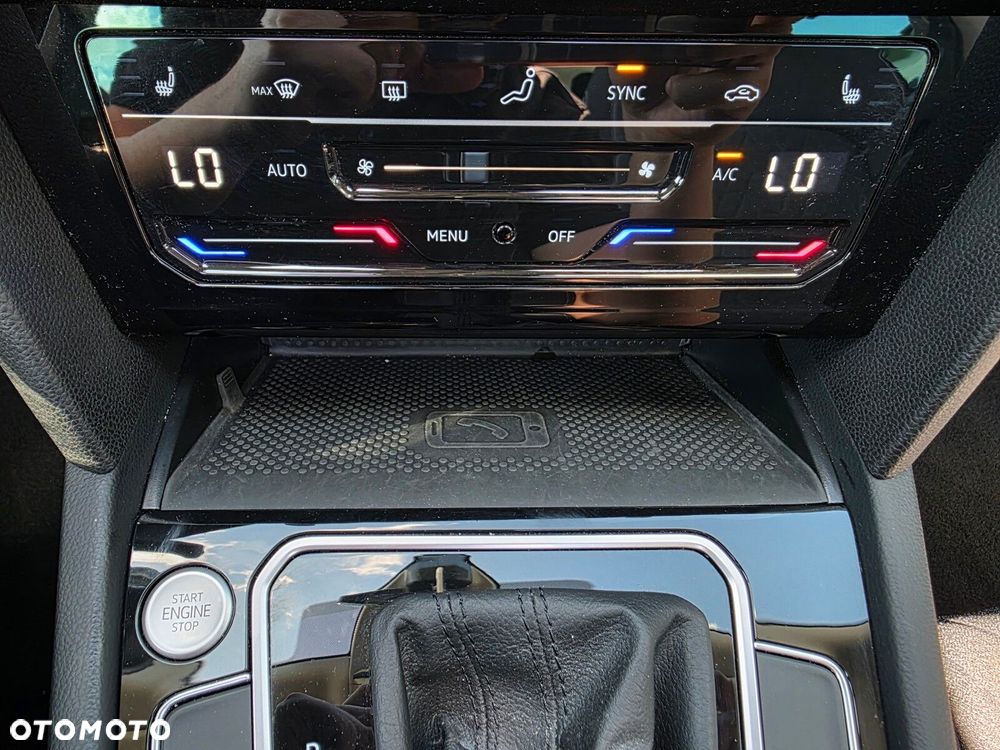 Volkswagen Passat - 25