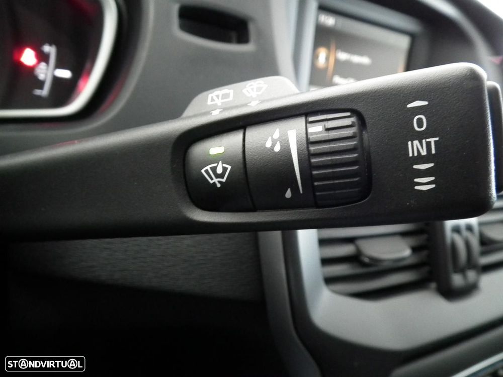 Volvo V40 2.0 D3 Momentum - 24