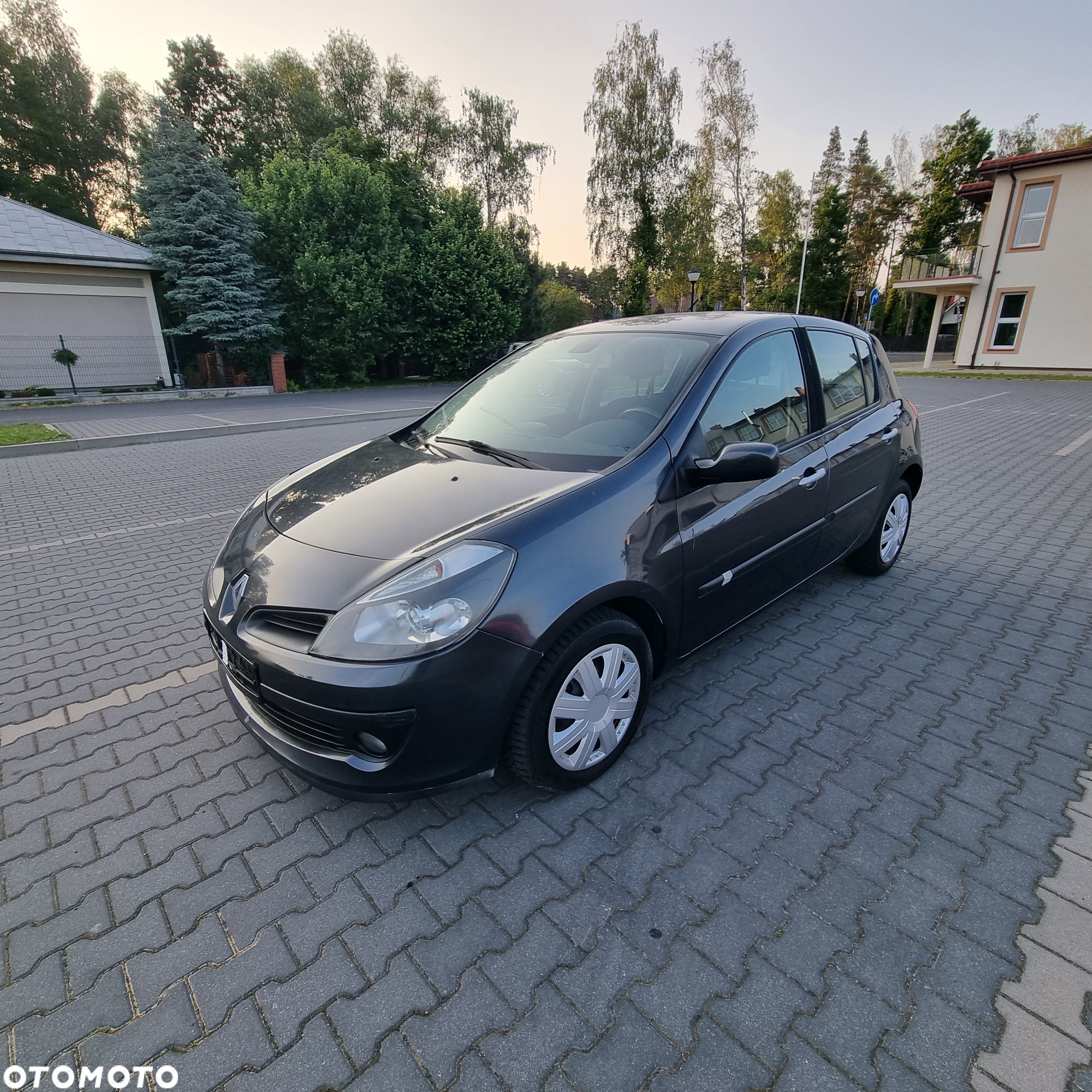 Renault Clio 1.6 16V Privilege - 1