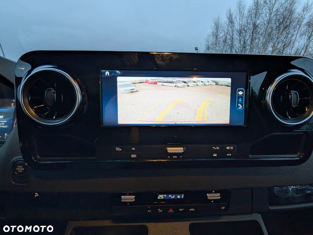 Mercedes-Benz Sprinter 319 - 16