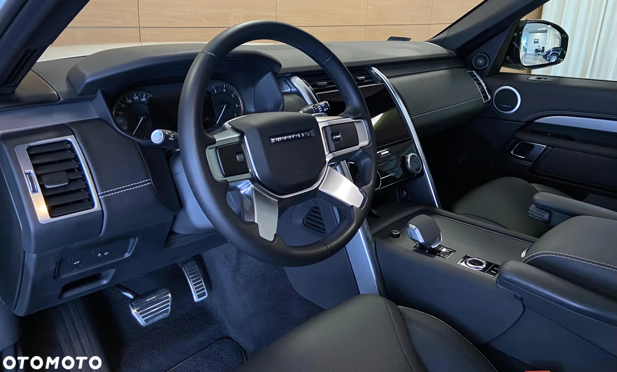 Land Rover Discovery V 2.0 P300 R-Dynamic SE - 10