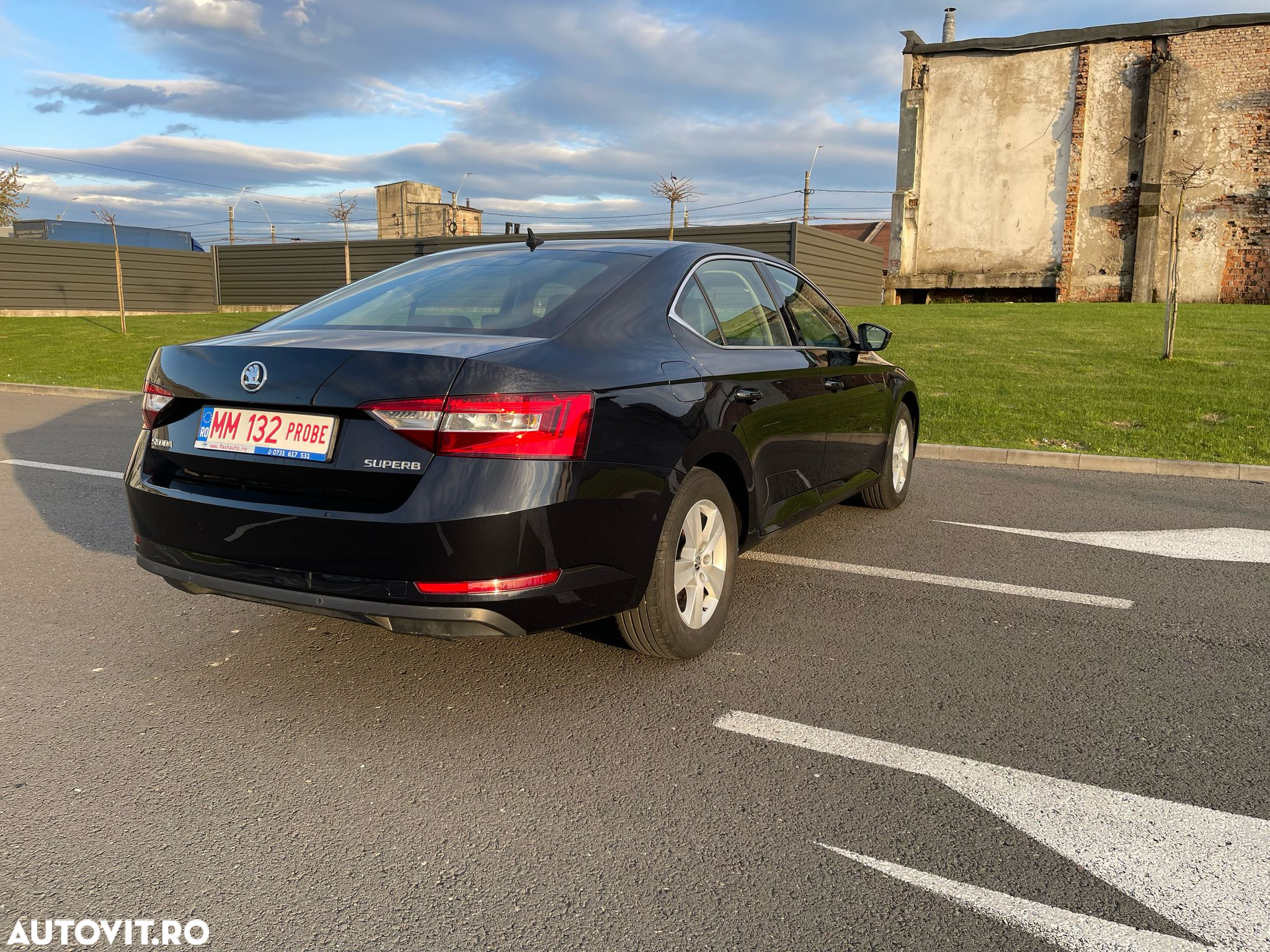 Skoda Superb 2.0 TDI DSG Premium Edition - 5