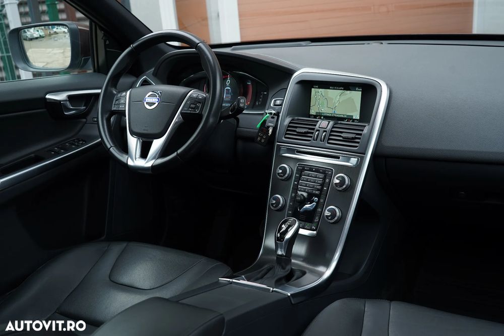 Volvo XC 60 D5 AWD Geartronic Summum - 12