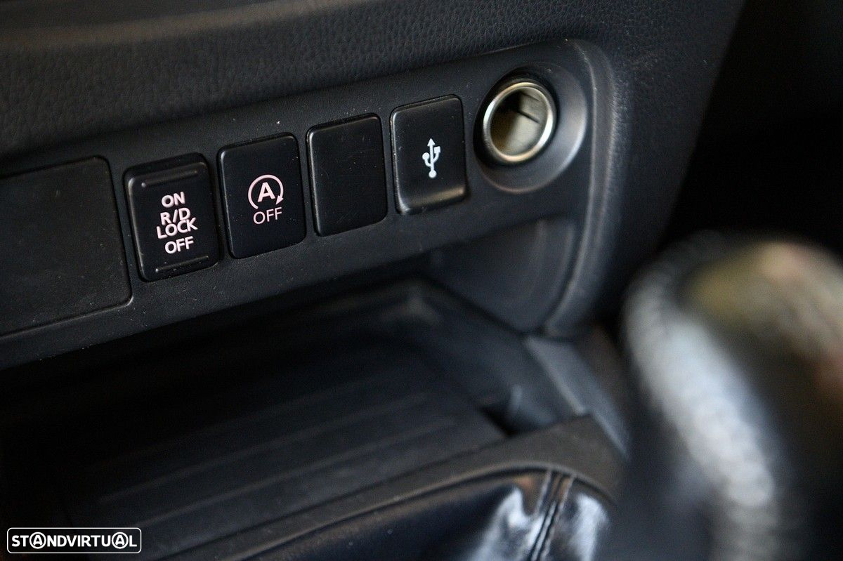 Mitsubishi L200 2.4 DI-D CD Invite 4WD - 34