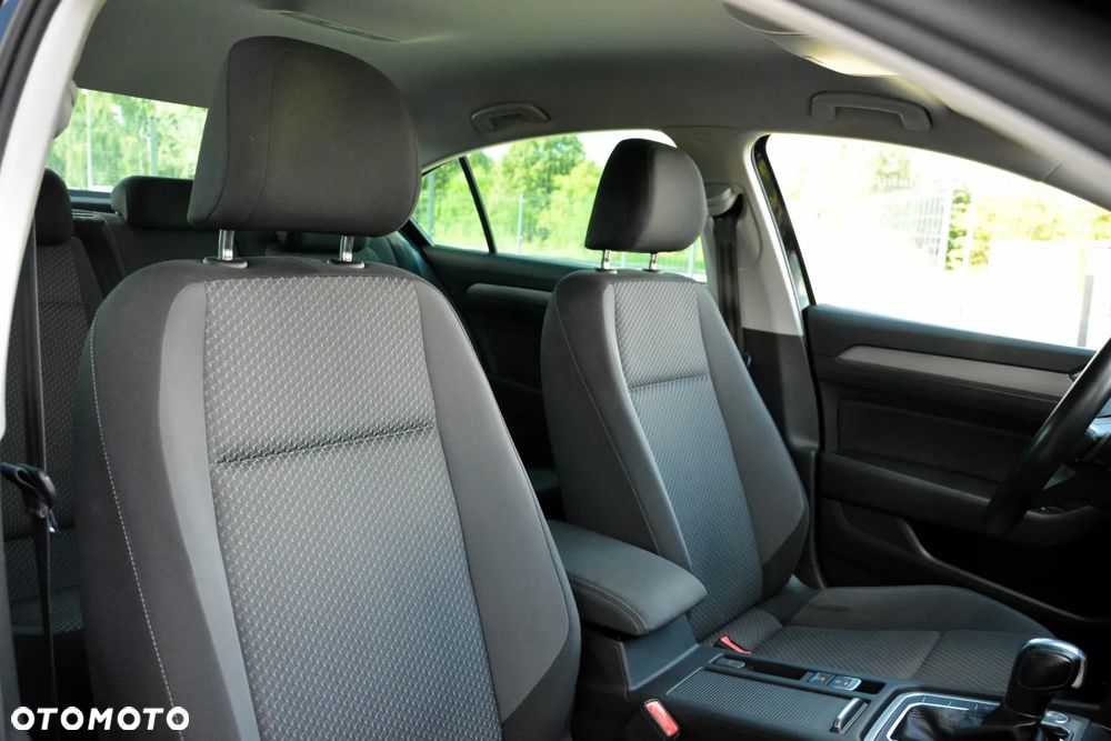 Volkswagen Passat 2.0 TDI EVO Essence DSG - 16
