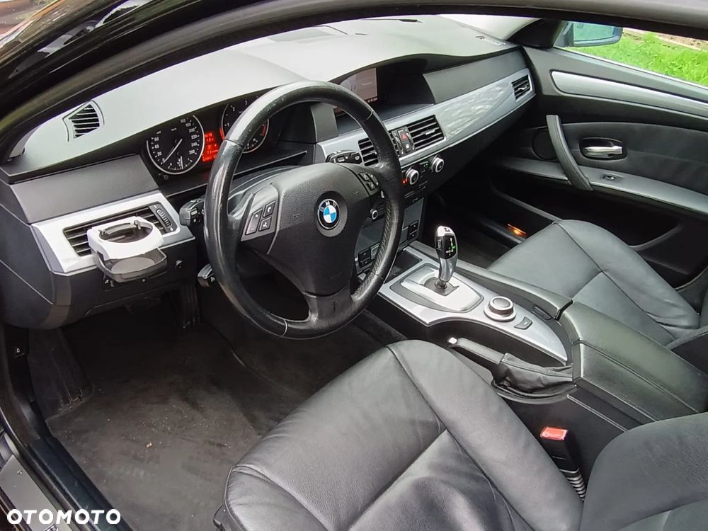 BMW Seria 5 525d Touring - 2