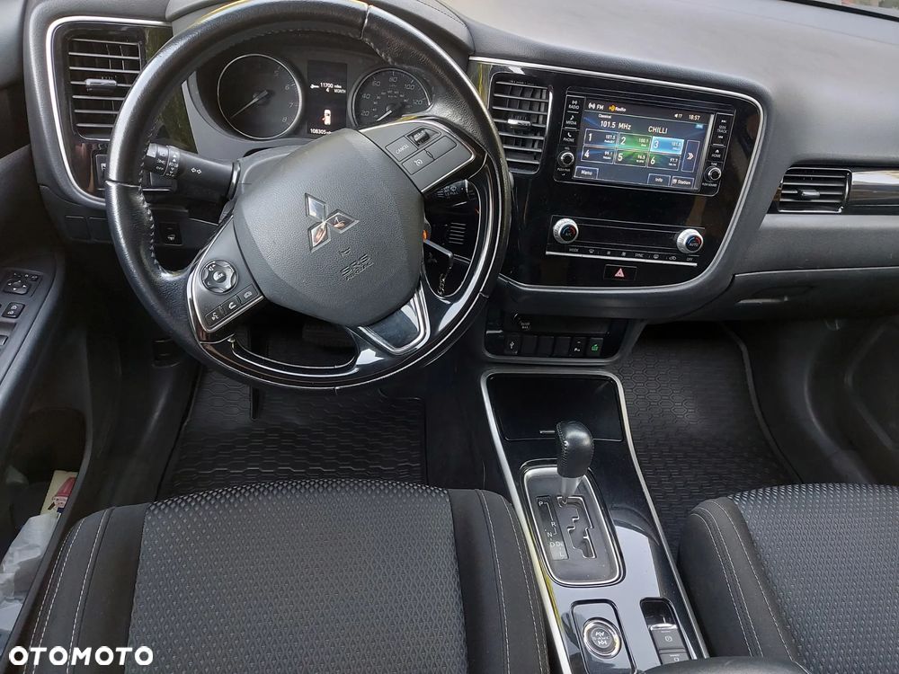 Mitsubishi Outlander 2.4 4WD CVT Instyle - 10