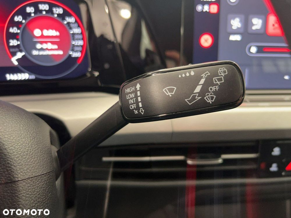 Volkswagen Golf 1.0 eTSI Life DSG - 24