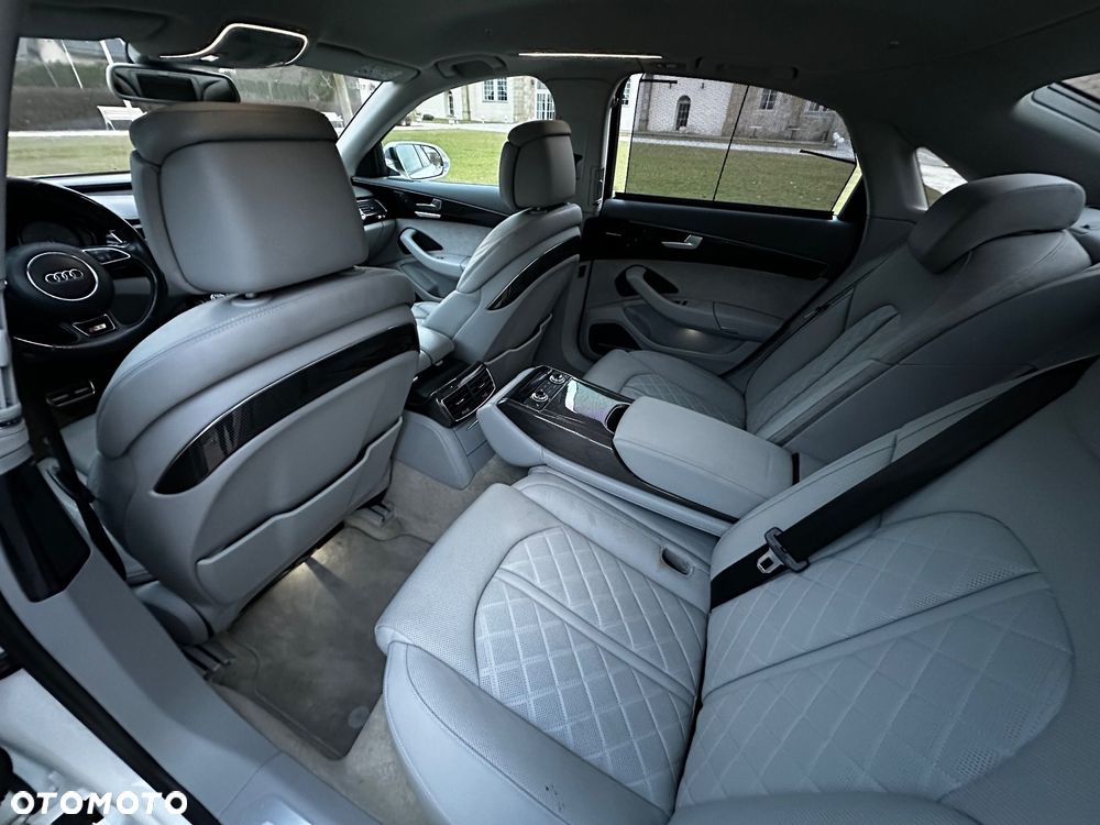 Audi S8 - 11