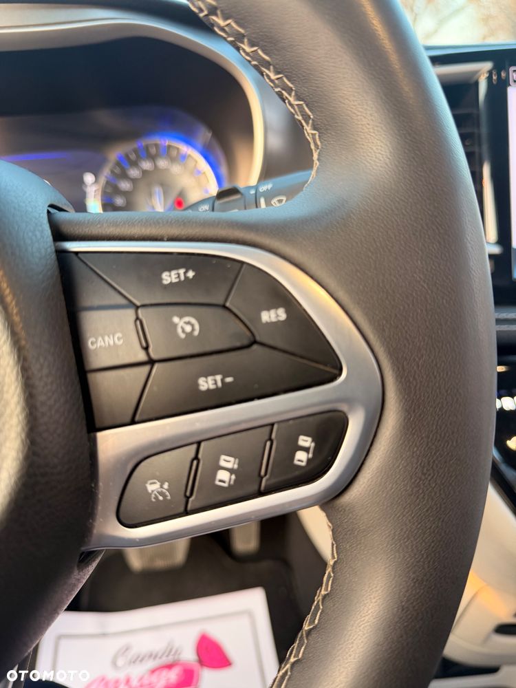 Chrysler Pacifica - 29