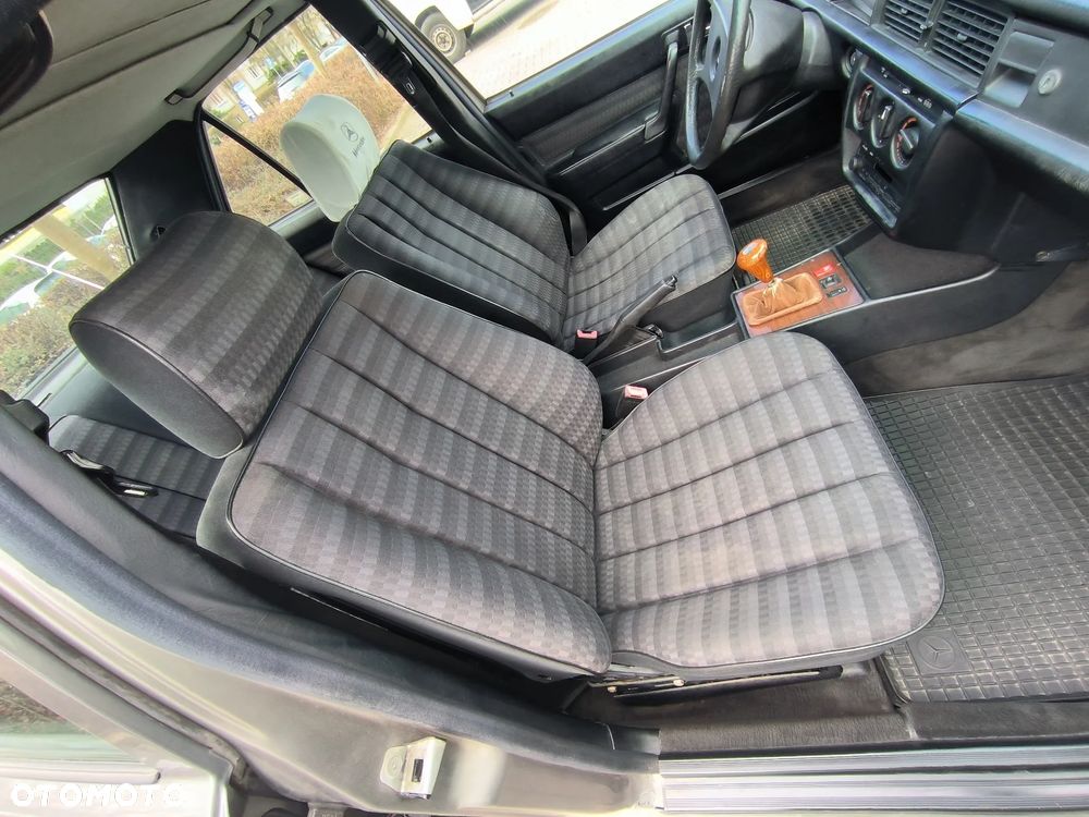 Mercedes-Benz W201 (190) - 10