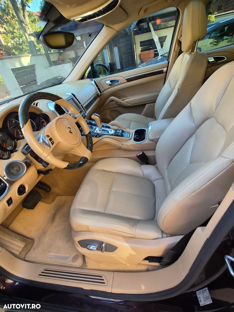Porsche Cayenne 3.0 L V6 - 8