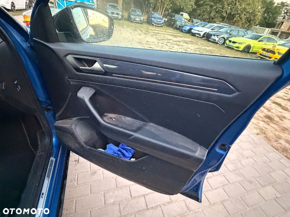 Volkswagen T-Roc 2.0 TDI SCR 4MOTION DSG R-Line - 27