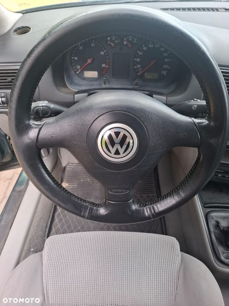 Volkswagen Golf 1.9 TDI Highline - 12