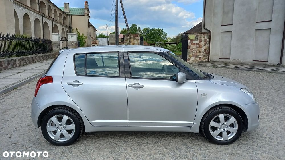 Suzuki Swift - 1