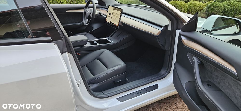 Tesla Model 3 - 31