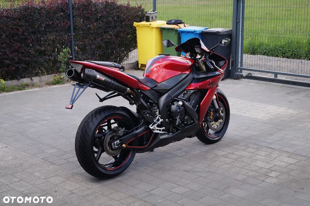Yamaha R1 - 12