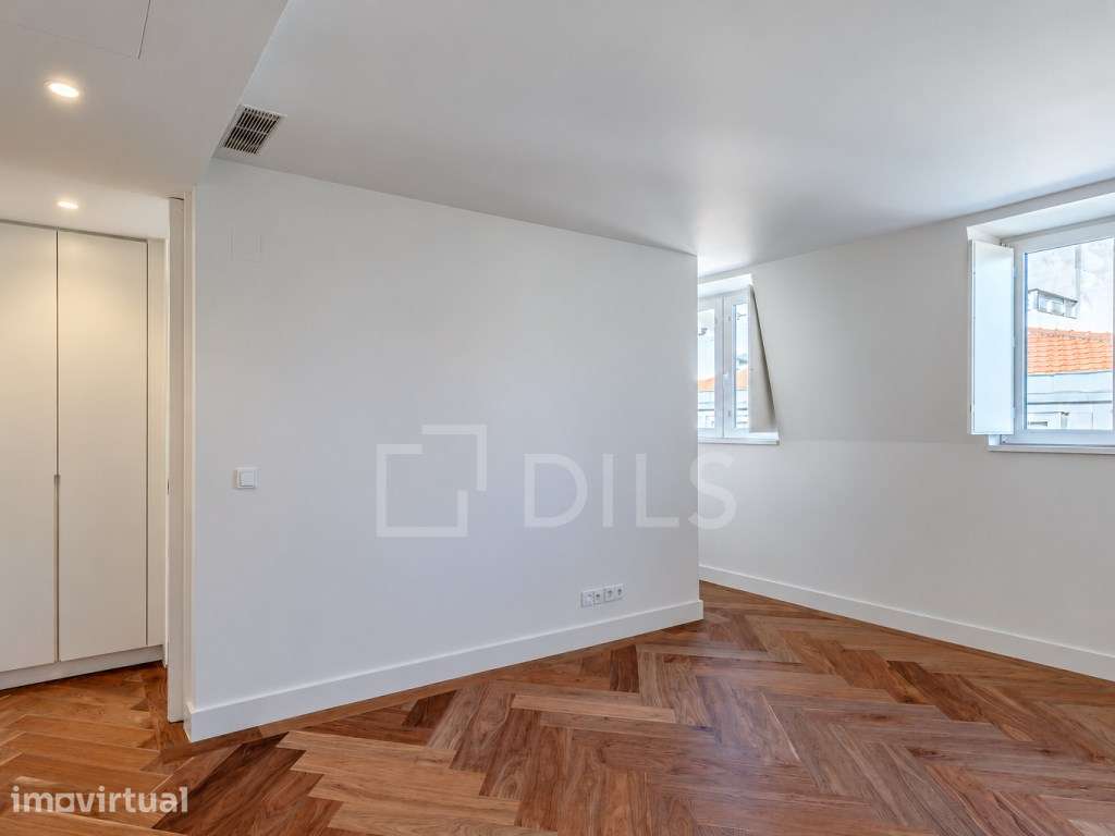 Apartamento Duplex T2+1 na Lapa, com estacionamento e arrecadação - Grande imagem: 5/31