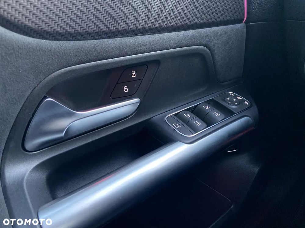 Mercedes-Benz GLA 200 AMG Line - 17