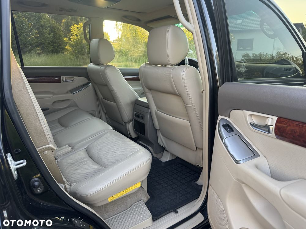 Toyota Land Cruiser - 4