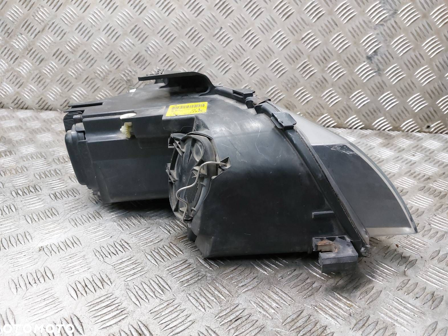 LAMPA LEWY PRZÓD AUDI A3 8P 8P0941003K - 8