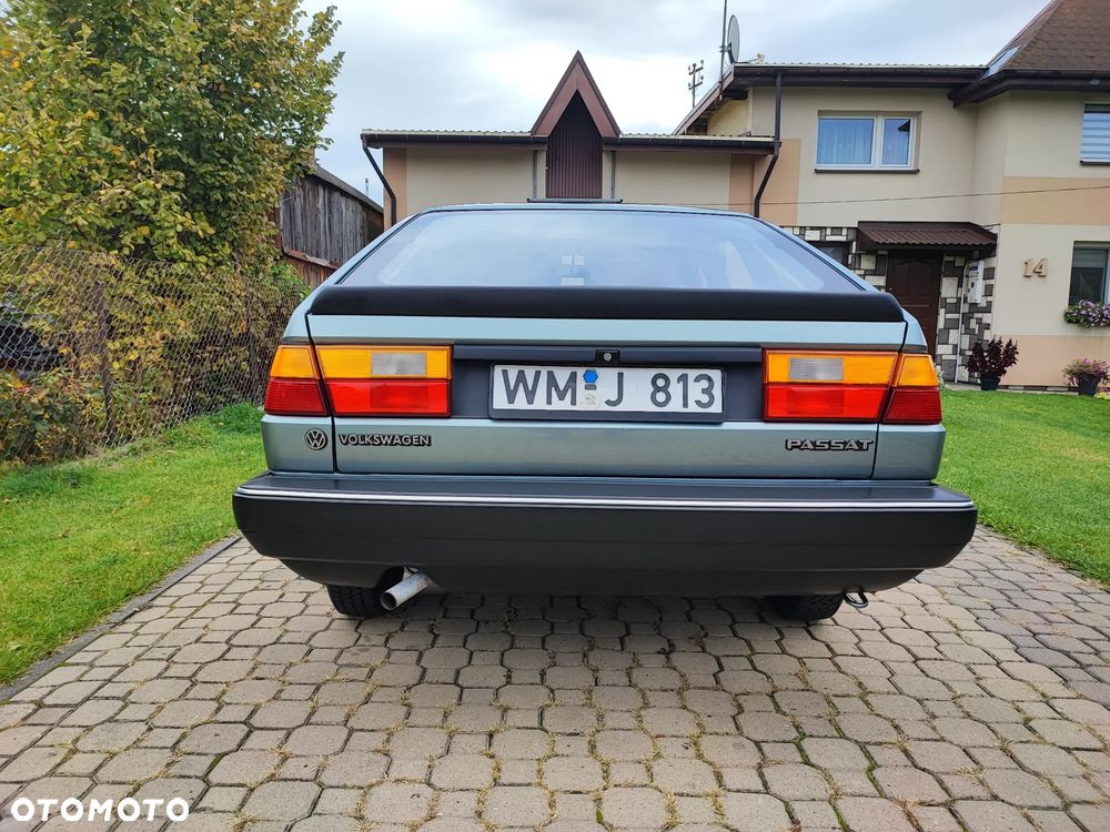 Volkswagen Passat 1.6 C - 16