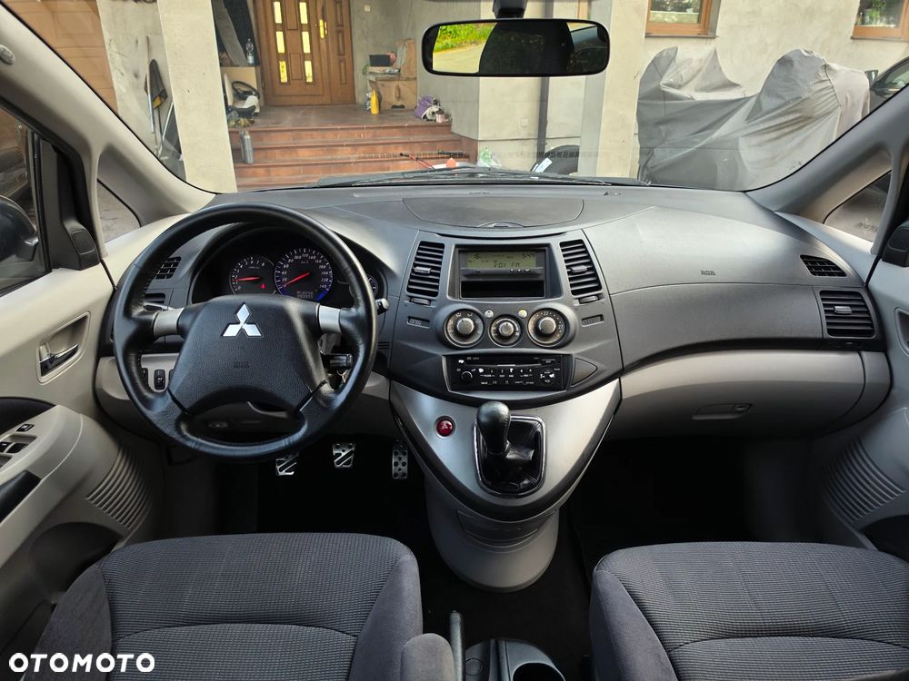 Mitsubishi Grandis - 26