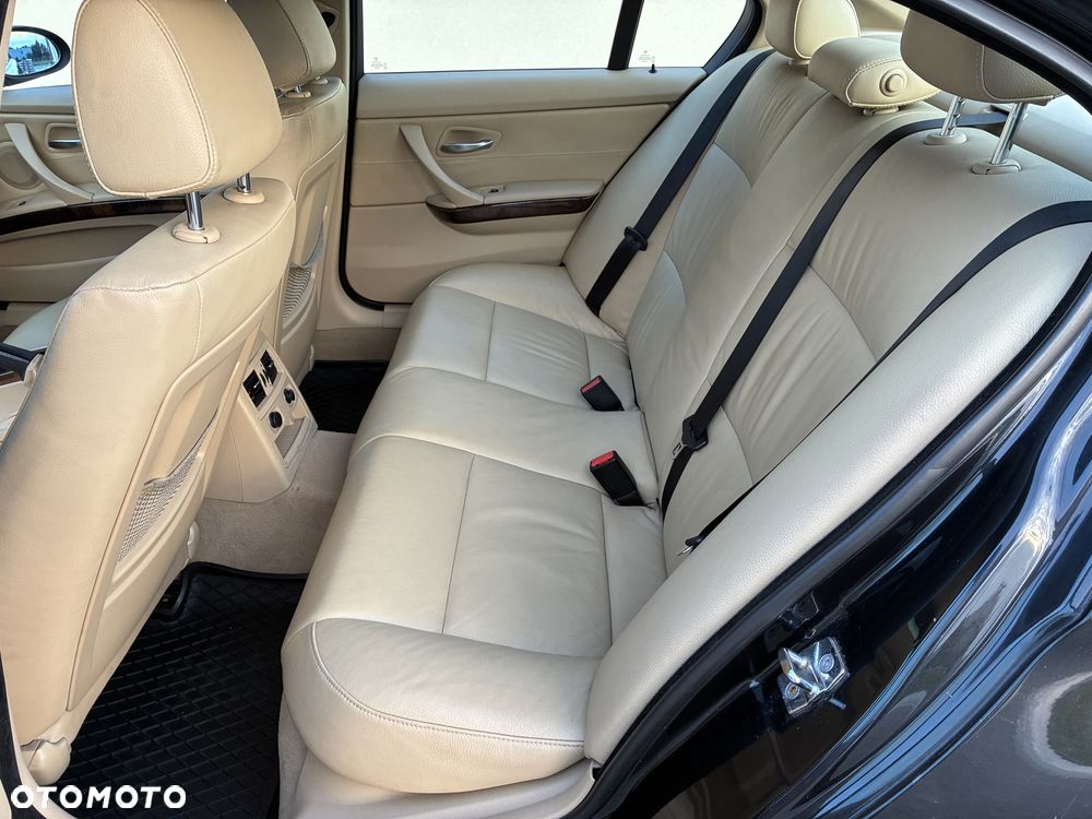 BMW Seria 3 320d - 12
