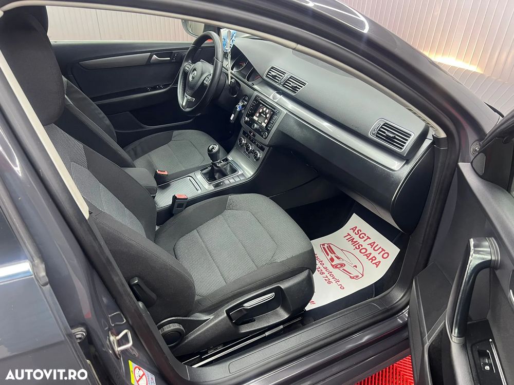 Volkswagen Passat - 12