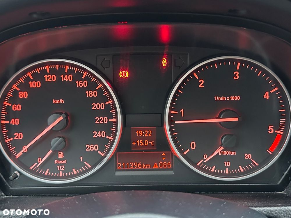 BMW Seria 3 318d Luxury Line - 17
