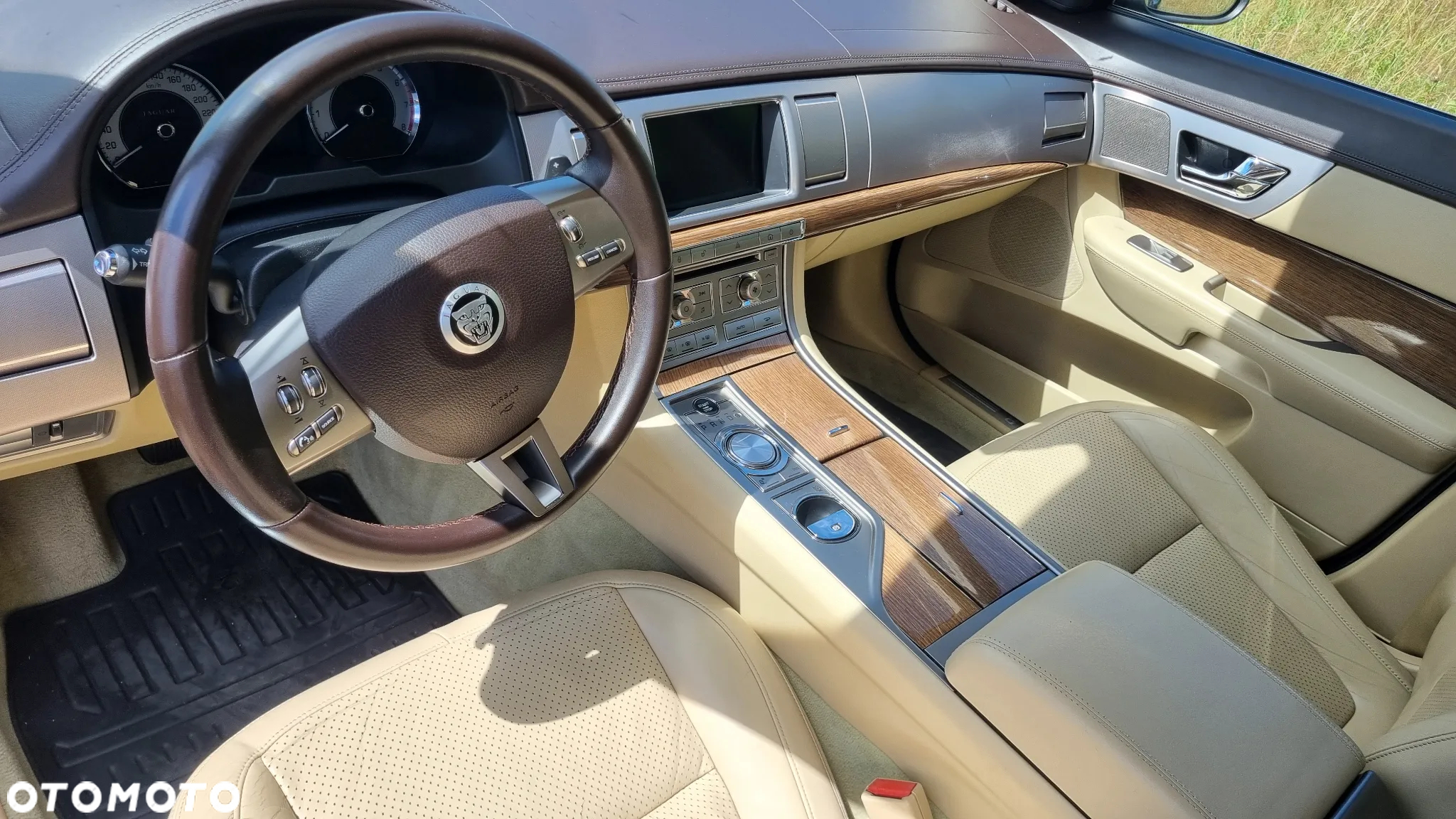 Jaguar XF 4.2 V8 Premium Luxury - 3