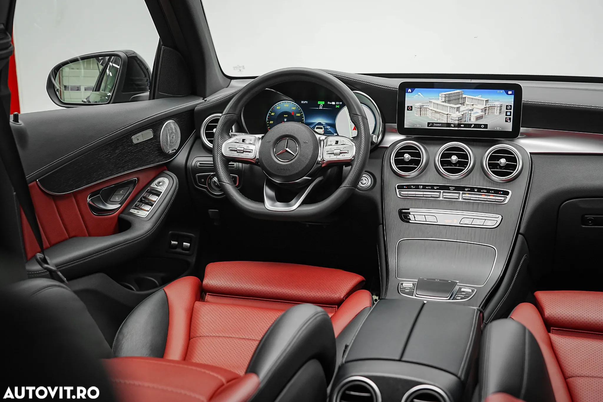 Mercedes-Benz GLC 300 e 4Matic 9G-TRONIC AMG Line Plus - 22