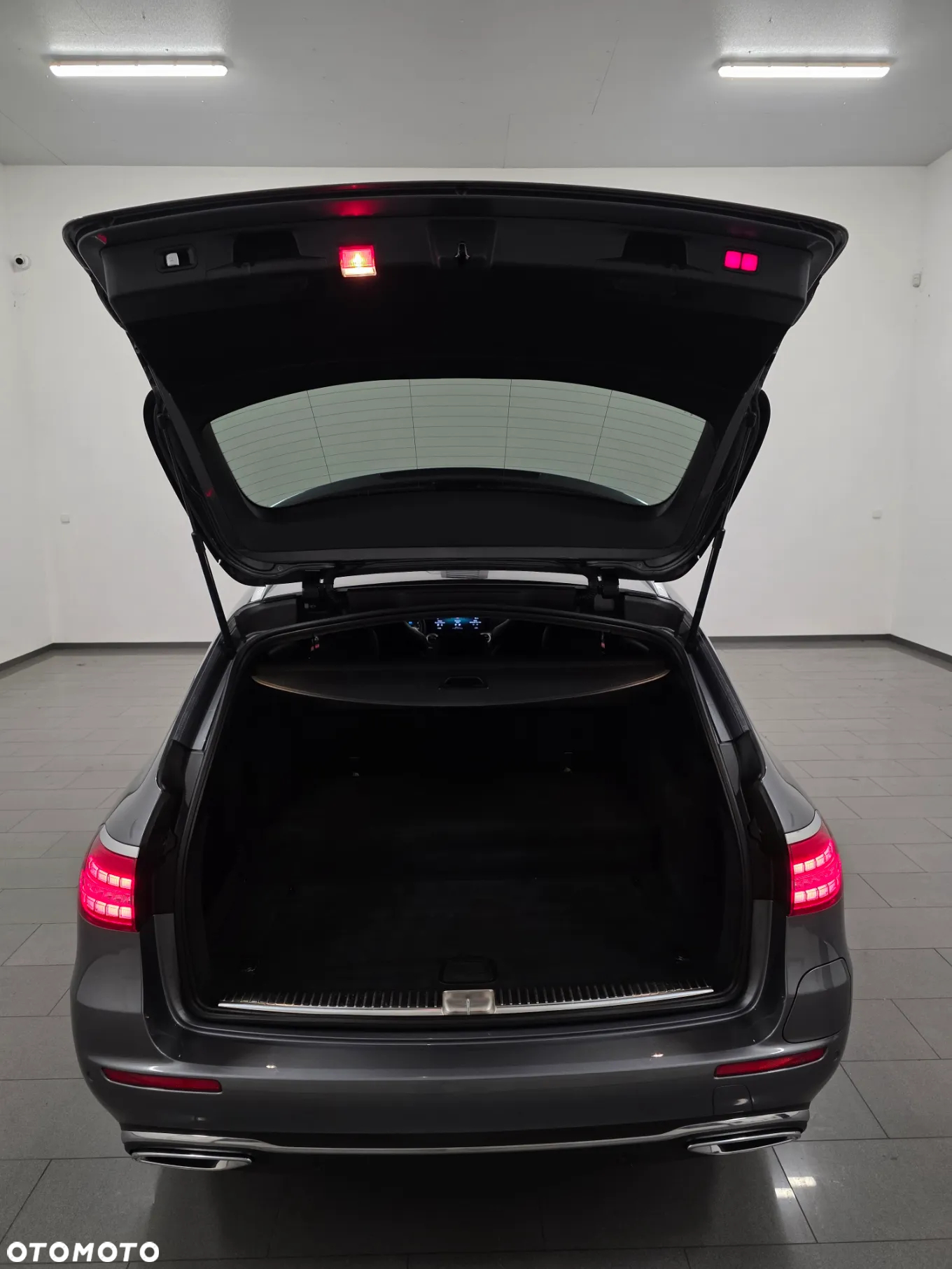 Mercedes-Benz Klasa E 300 d T 9G-TRONIC Exclusive - 39