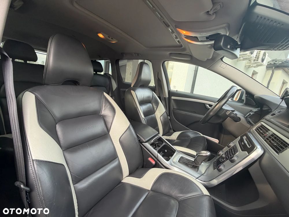 Volvo V70 D5 AWD R-Design - 14