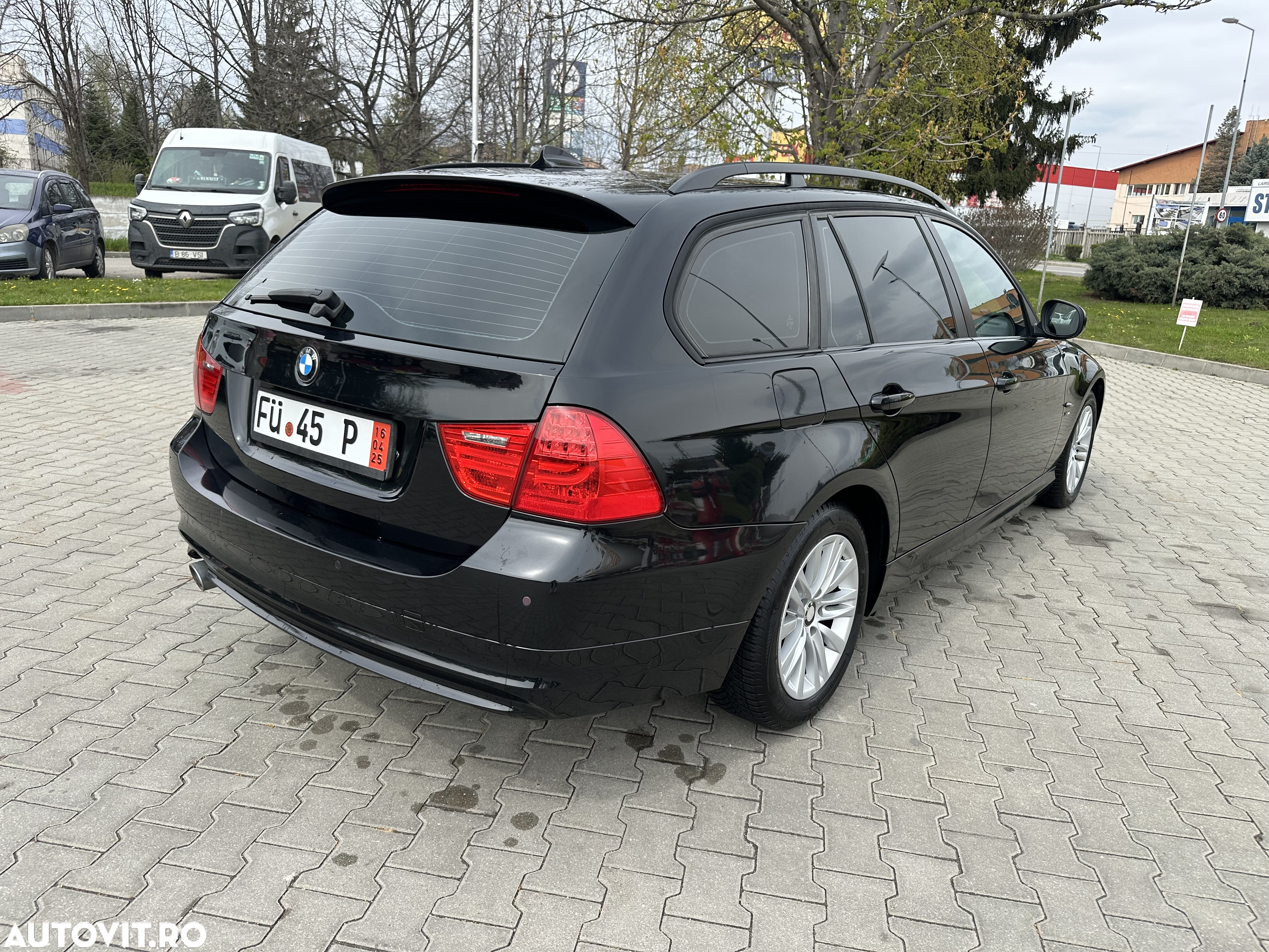 BMW Seria 3 320d xDrive DPF Touring - 2
