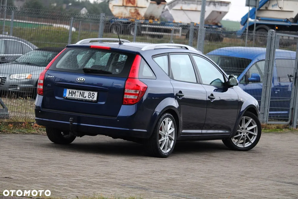 Kia Ceed - 10
