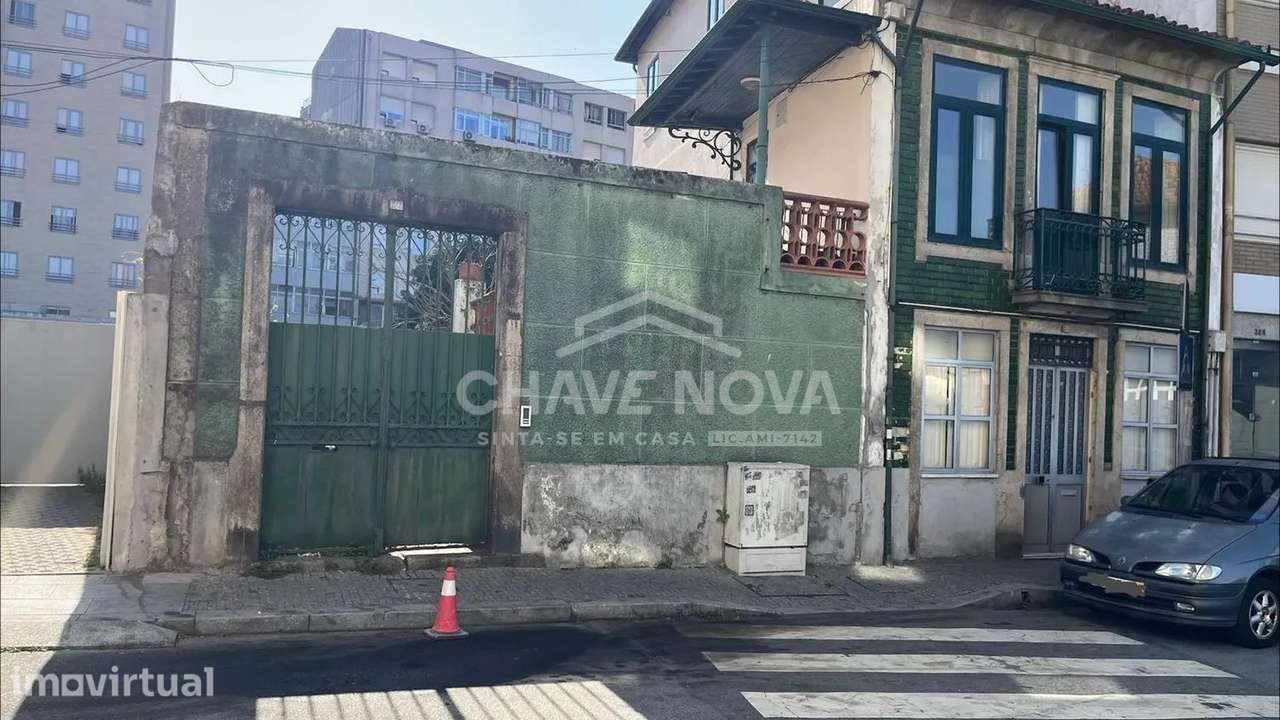 Prédio Para Recuperar em Mafamude (Avª da República) - Grande imagem: 2/5