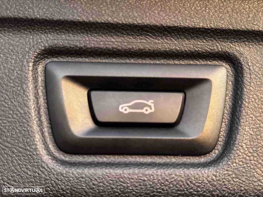 BMW 320 d Touring Pack Desportivo M Auto - 8