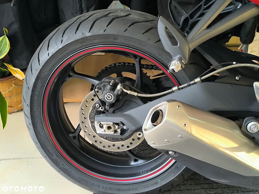 Triumph Street Triple - 12