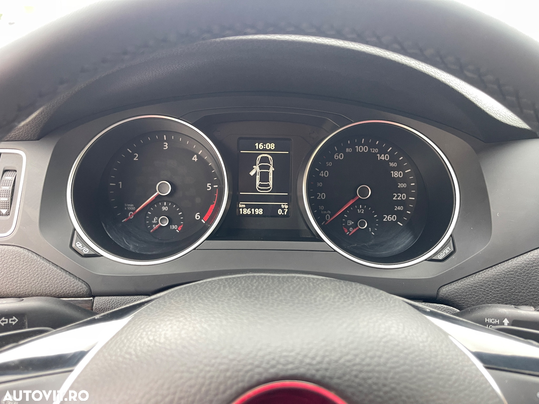 Volkswagen Jetta - 37