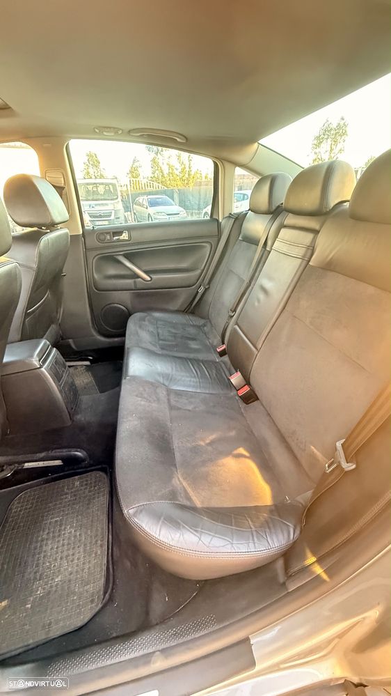 VW Passat 1.9 TDi Highline - 8