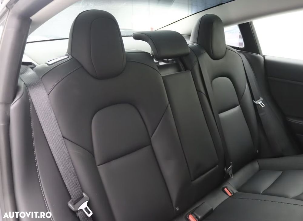 Tesla Model 3 RWD - 12