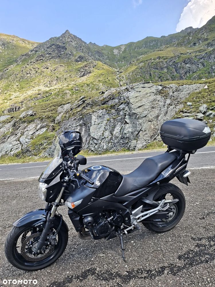 Suzuki GSR - 6