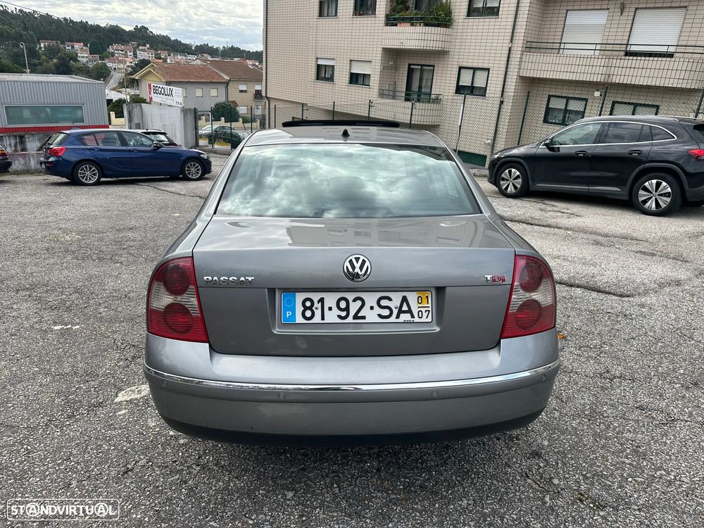 VW Passat 1.9 TDi Highline - 8