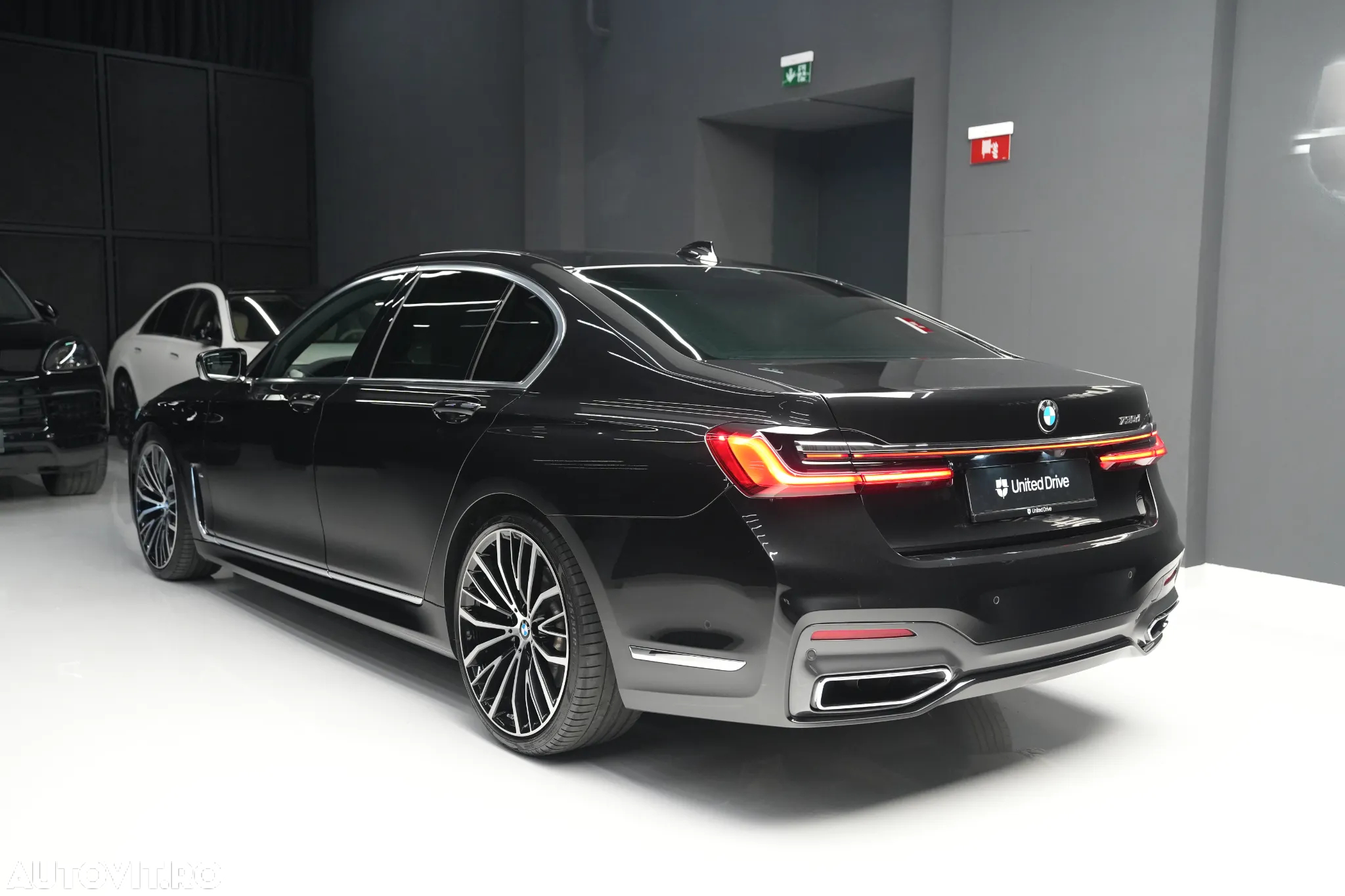 BMW Seria 7 730d - 29