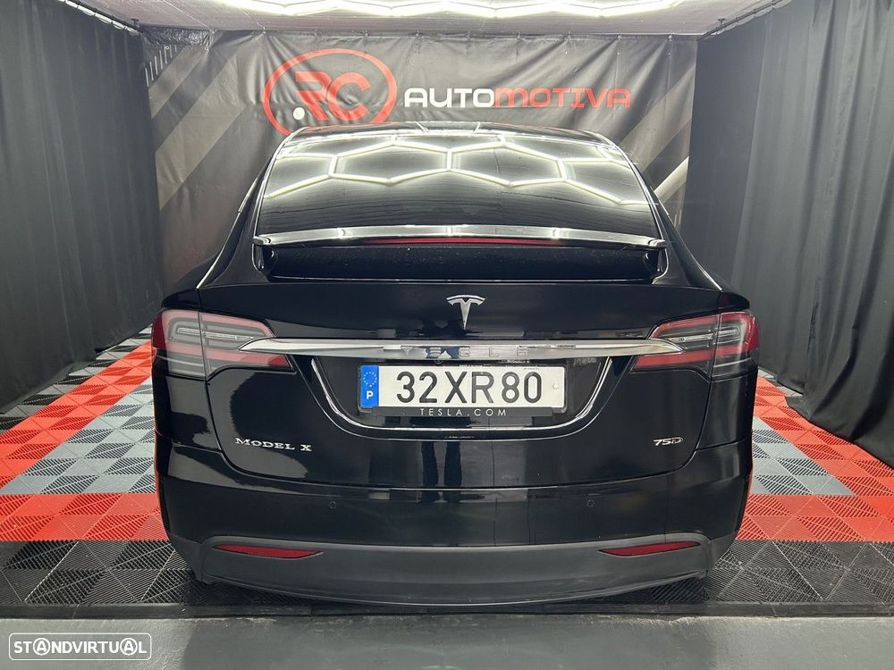 Tesla Model X - 5